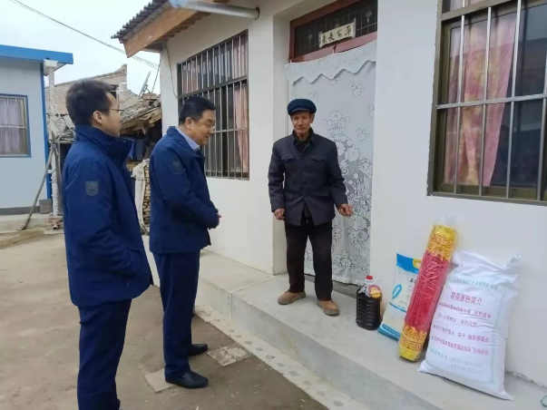 必一平台-必一(中国)官方
深入帮扶村开展春节慰问(图2) 必一平台-必一(中国)官方
深入帮扶村开展春节慰问(图2)